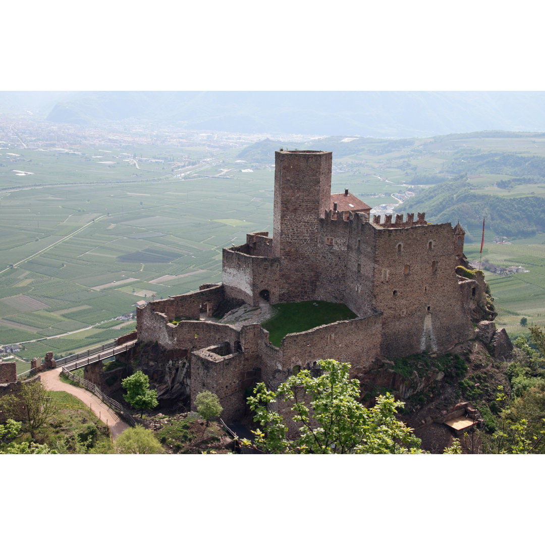 Castle Of Hocheppan von Ben - Foto ohne Rahmen auf Leinwand