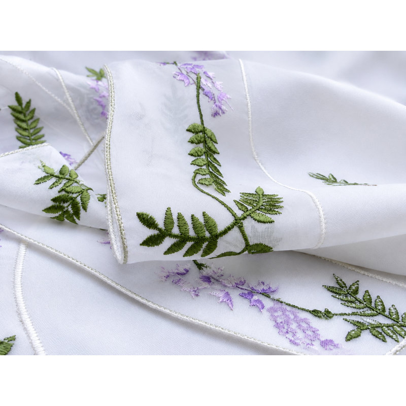 Chemin de table brodé Lavender, L 72 po x l 15 po