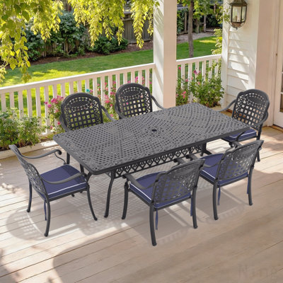 Ensemble de meubles de patio en aluminium coulé avec cadre noir et coussins de siège bleus