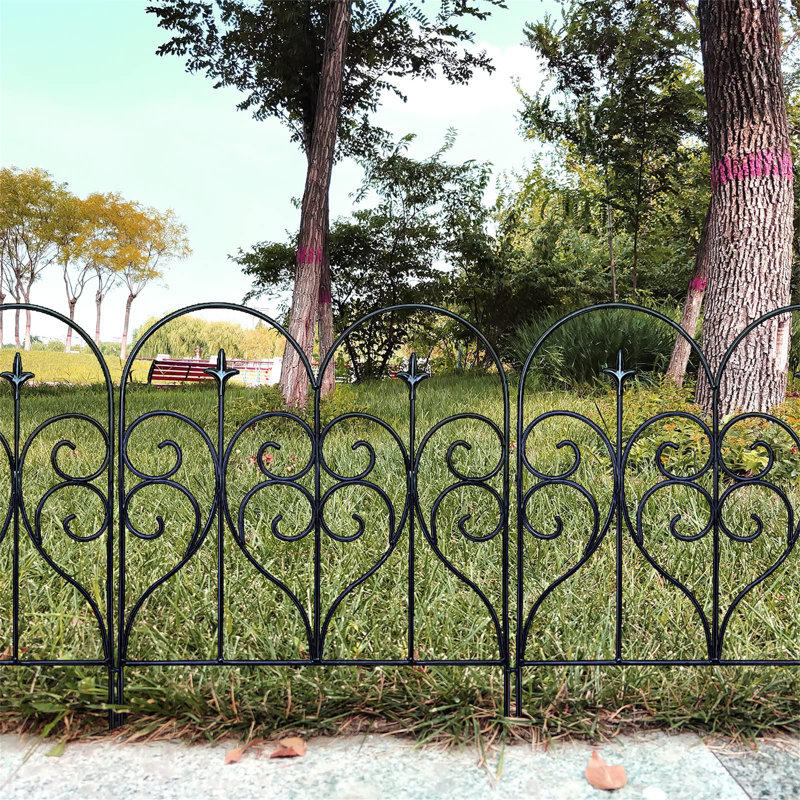 82cm H x 300cm W Metal Border Fencing