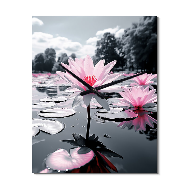 Horloge murale florale sur fond rose, H 40 po x l 30 po x P 1 po