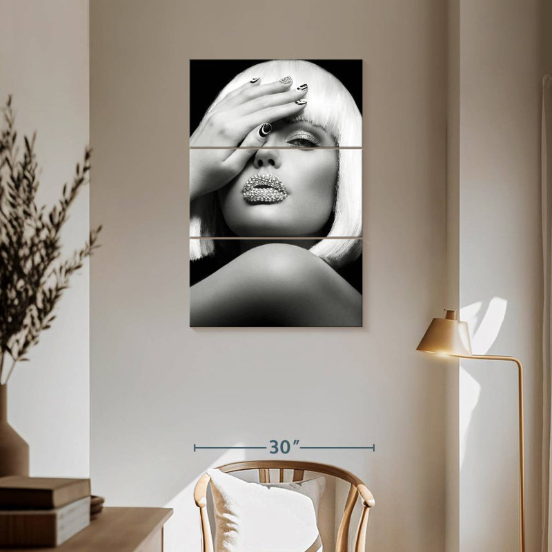 Senne Diamond Lips, 57" H x 36" W