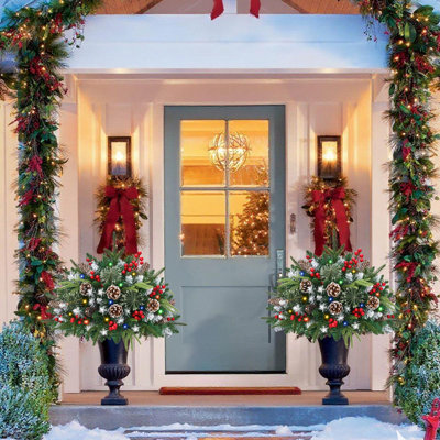 Paquet de 2 remplisseurs d'urnes de Noël à DEL à piles, arbres de pin artificiels pré-éclairés avec piquets de trépied, décor de fête extérieure pour jardin de véranda