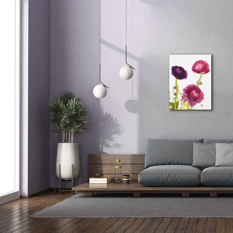 «Spring Ranunculus V» par Laura Marshall, art mural sur toile, H 34 po x l 26 po x P 1,5 po