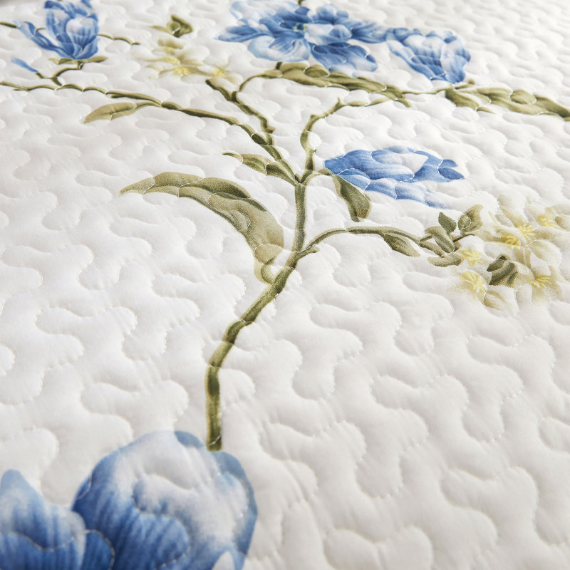 Floral Quilt Set - Lightweight Soft Floral Bedspread for Bedroom Decor (Beige), Queen Quilt + 2 Queen Shams