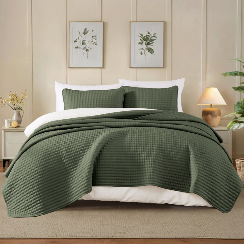 Reversible 3 Pieces Quilt Set - Soft Lightweight Bedspread, Queen Quilt + 2 Additional Pieces, Olive Green