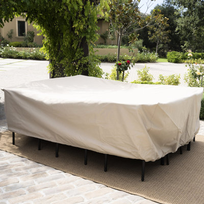 Housse de salle à manger - Tissu imperméable. Beige, P 95 po x l 72 po x H 30 po. Aucun assemblage requis. Table et chaises à 100% de couleur beige imperméable. P 92,39 po x P 71,22 po x H 29,92 po.