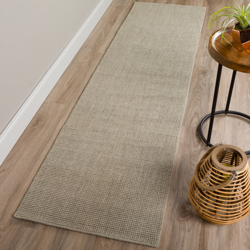 Tapis argent en laine crocheté à la main Dionne, Tapis de couloir 2 pi 3 po x 7 pi 6 po