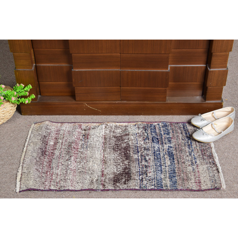 Tapis turc tissé à la main dans un design rétro doux pour un décor de vestibule ou de petit couloir Boho