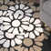 Tapis de couleur silhouette en laine / coton touffeté à la main à motif floral Coreatha