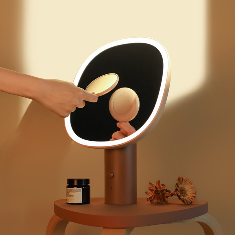 Miroir Koamalu, Brun