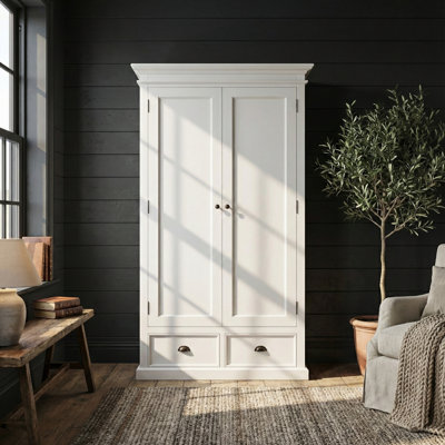 Ariona Armoire