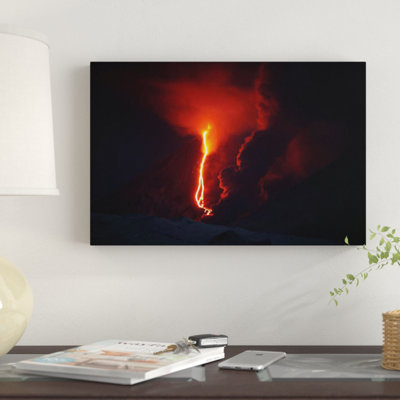 « nuiting of kliuchevskoi volcano, russie iv », reproduction de photo sur toile