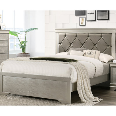 Lit à panneaux contemporain très grand avec revêtement beige et tête de lit à texture crocodile moderne