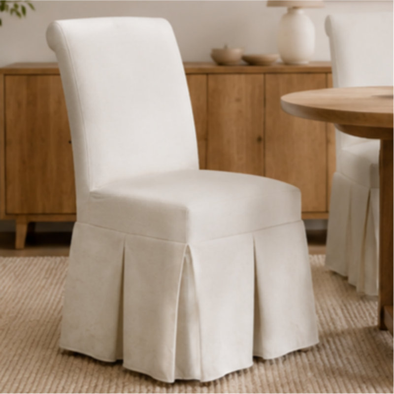 Chaise de salle à manger à housse avec jupe plissée et dossier roulé
