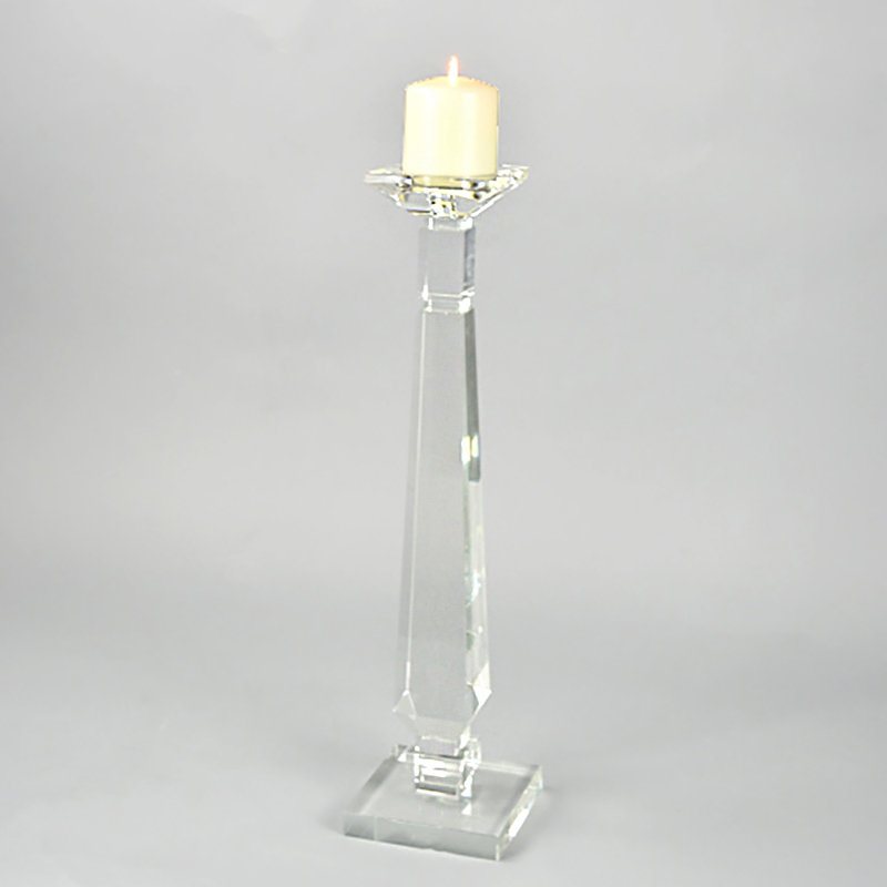 Bougeoir en cristal sur pied transparent, H 23 po x l 4 po x P 4 po