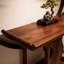 Console en bois massif de style médiéval-131268654