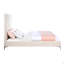 Grand lit plateforme tapissier en velours