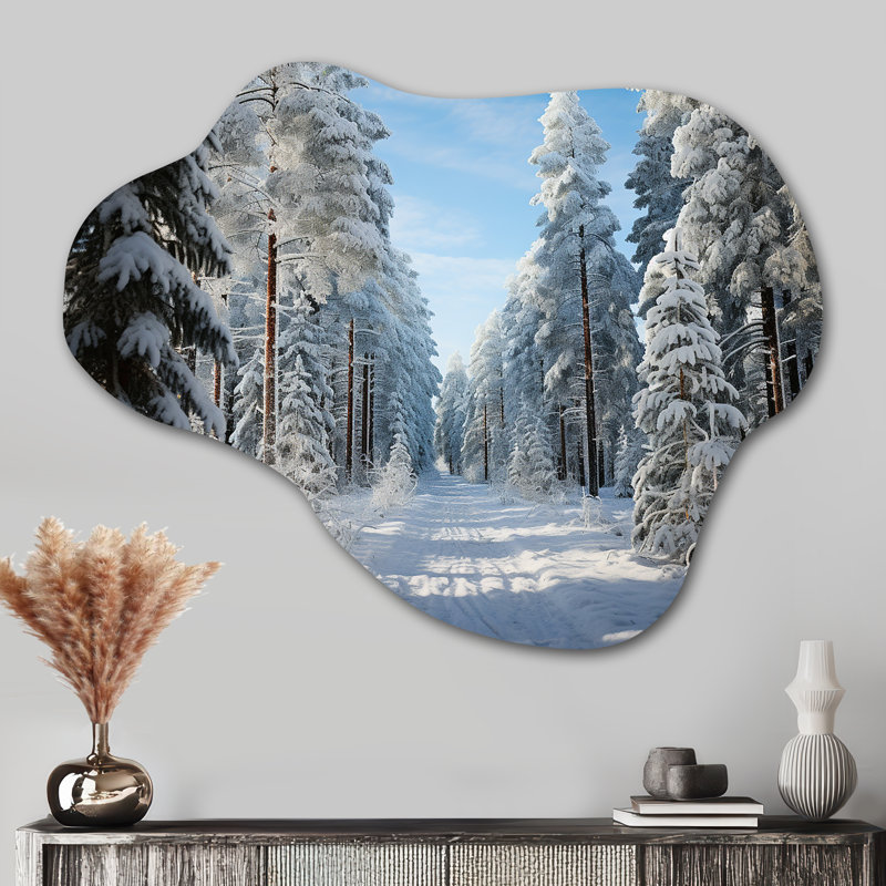 Winter Snowy Evergreen III - Paysage d'hiver asymétrique, décoration murale sculpture en métal Freeform, H 27 po x l 35 po