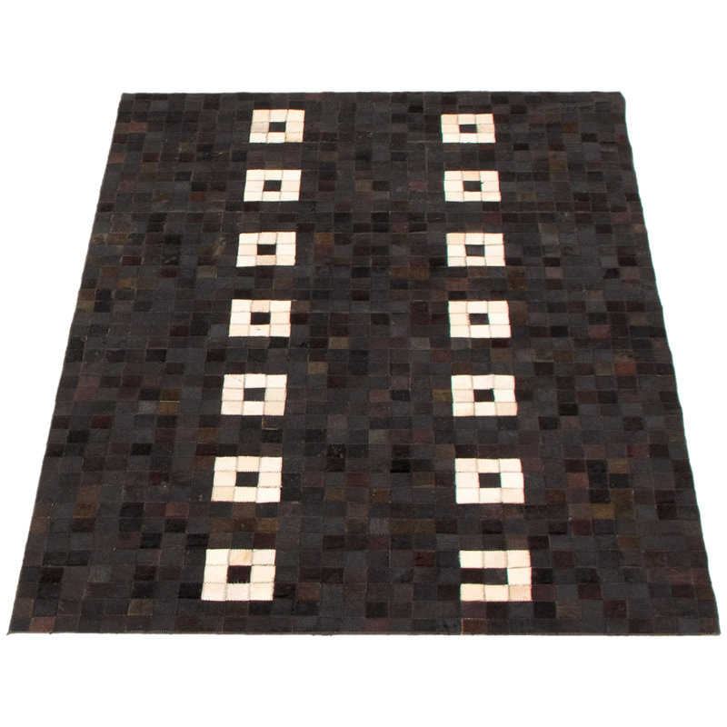 Tapis noir en peau de vache Hanika