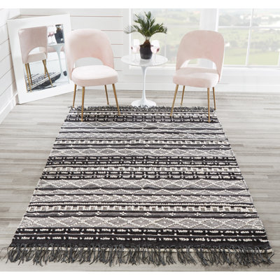 Tapis intérieur / extérieur noir tissé à plat à la main Stengel