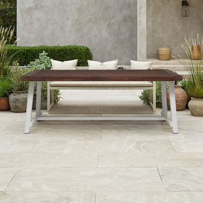 Table de salle à manger d'extérieur, table de patio en bois d'acacia avec structure en métal