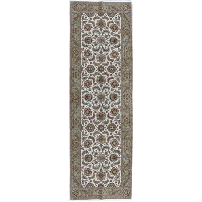 Wool Oriental Area Rug in Ivory/Light Green