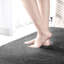 Tapis gris en similifourrure tissé à la machine Novelty Hadji-918719275