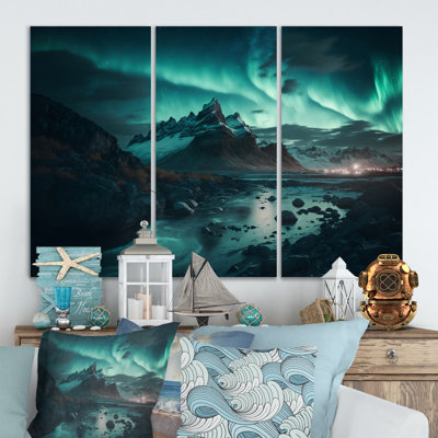 «Northern Lights Reflection On The Water IV», reproduction sur toile 3 pièces