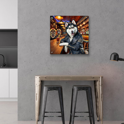  «Biker Bar Husky Dog» par Rey Klimt, art mural en verre acrylique, 24 po x 24 po