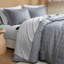 Ensemble de couette de luxe 7 pièces à rayures tissées, format King californien-136112222-136112216