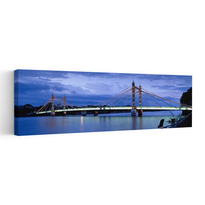 Pont suspendu sur une rivière, Tamise, Albert Bridge, Londres, Angleterre, H 48 po x l 16 po