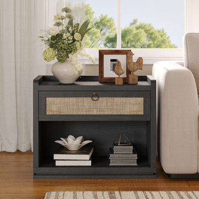 Table d'appoint de style ferme de 79 cm avec tiroir, table de chevet en rotin avec station de recharge pour salon et chambre, noire