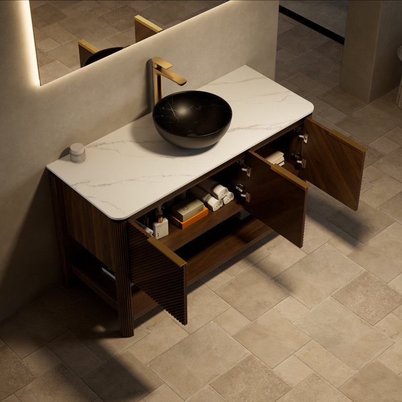 Meuble-lavabo de salle de bain 48 po Indigo, armoire de rangement autoportante en contreplaqué avec 3 portes diagonales et tablette ouverte, lavabo en céramique à motif de pierre noire et plateau en pierre frittée blanc de Carrare, grain de bois noyer foncé