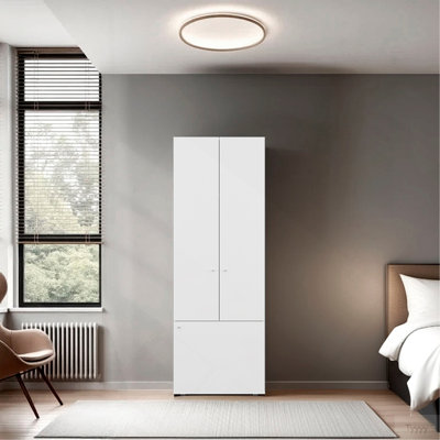 Armoire-penderie blanche à 3 portes avec 4 tablettes