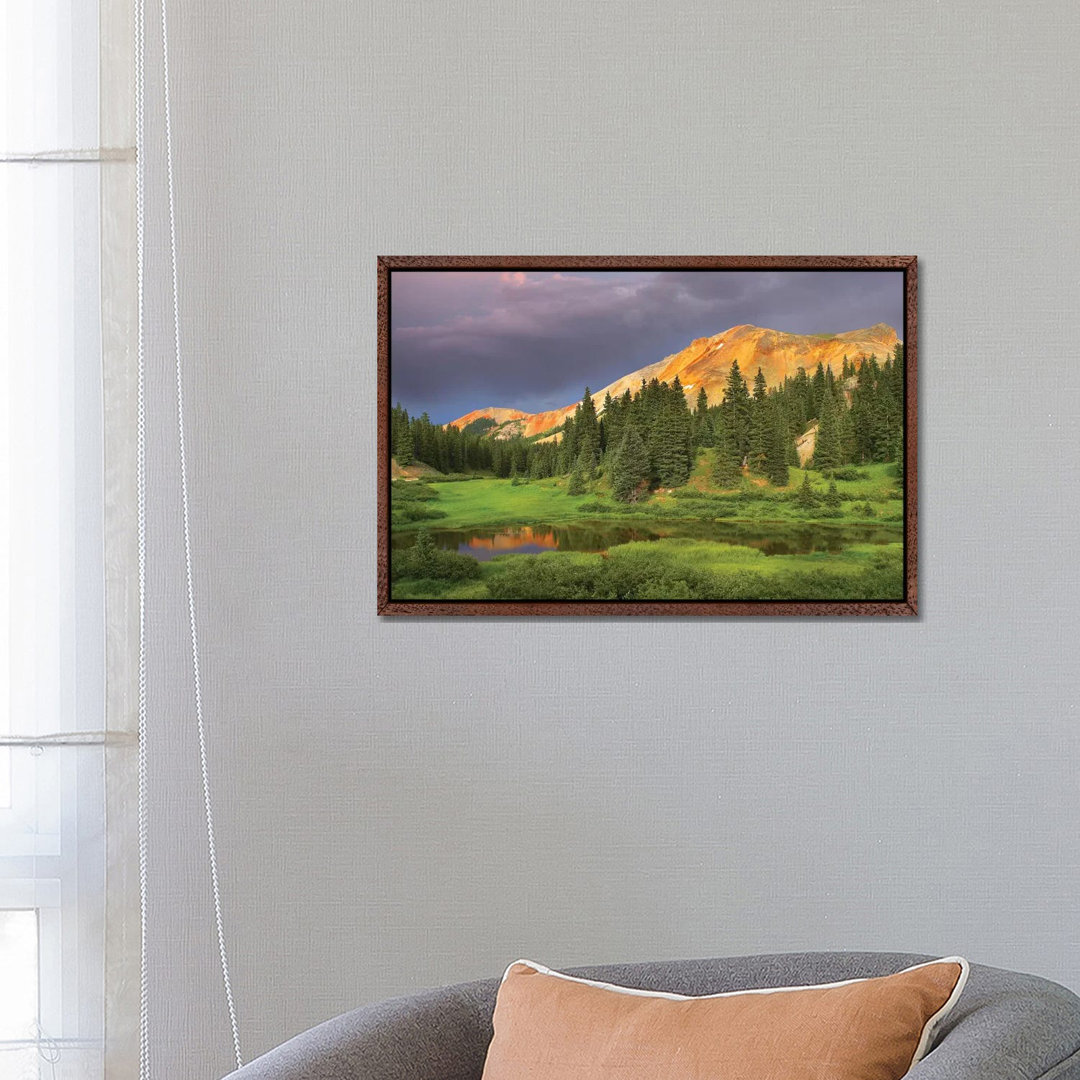 Red Mountain And Pond, Near Ouray, Colorado von Tim Fitzharris - Galerie-verpackte Leinwand Giclée auf Leinwand