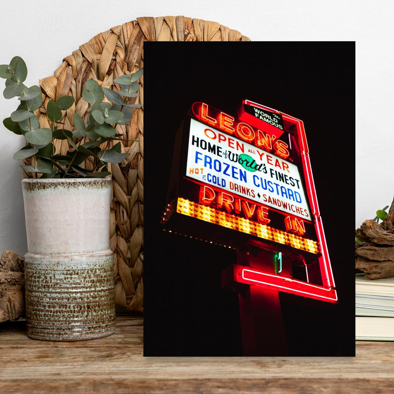 «Retro Neon Drive In Classic Retro Traditional Architecture City», reproduction d'art murale, 18" H x 12" W