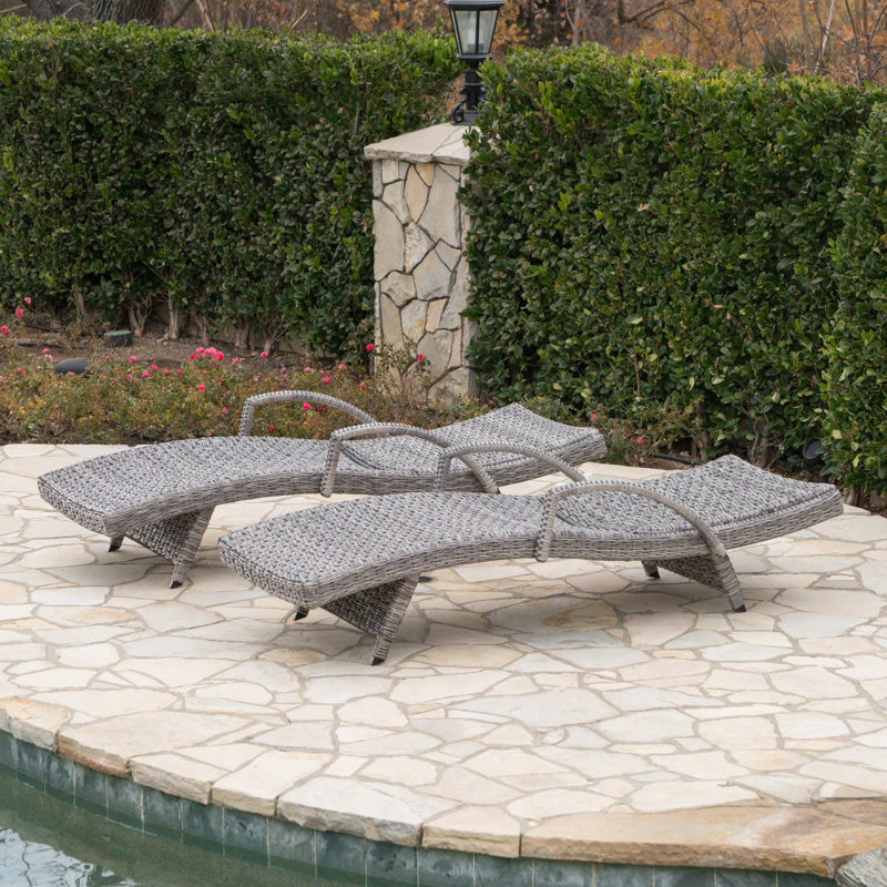 Ensemble de chaises longues en rotin gris avec structure en aluminium antirouille - confort sans coussin, chaises d'extérieur à accoudoirs 2 pièces pour une utilisation toute l'année
