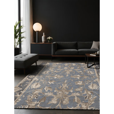 Tapis gris soyeux et moelleux