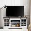 Console de télévision blanche et brune avec portes coulissantes et beaucoup de rangement pour la télé 65 po.