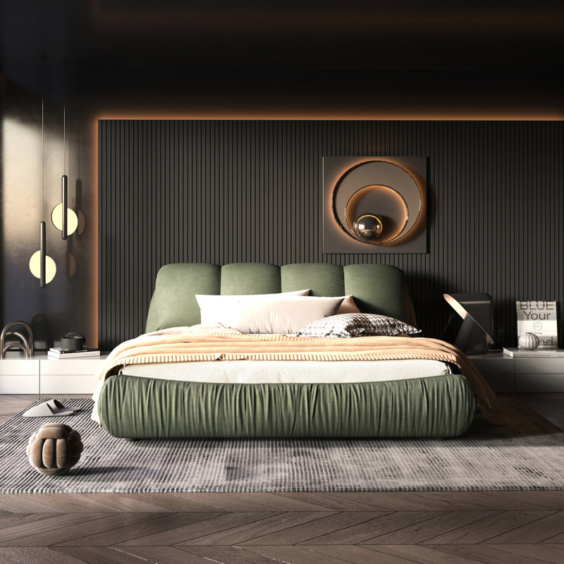 Très grand lit plateforme avec un rembourrage luxueux, bois massif, sans sommier pour une nuit confortable, une bonne nuit de sommeil