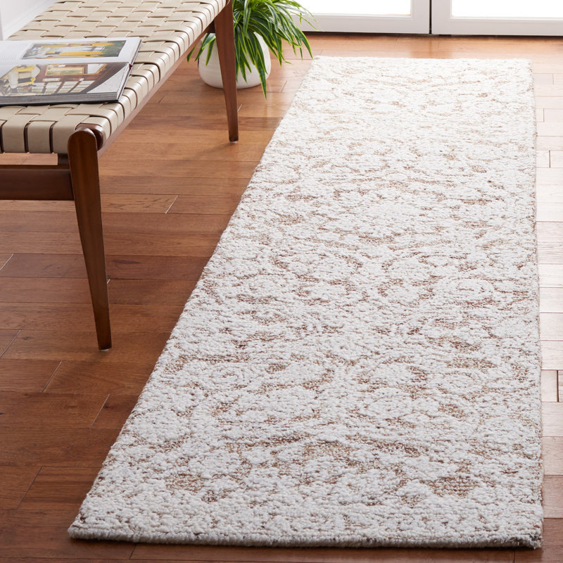 Metro 158 Area Rug In Ivory / Beige, Runner 2'3" x 9'