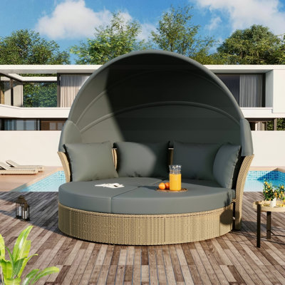 Lit de jour convertible pour terrasse avec auvent rétractable et coussins confortables, parfait pour se détendre au bord du jardin ou au bord de la piscine