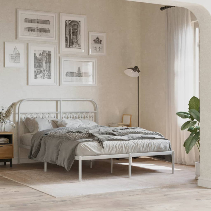 Structure de lit en métal avec tête de lit August Grove®, Blanc, Simple