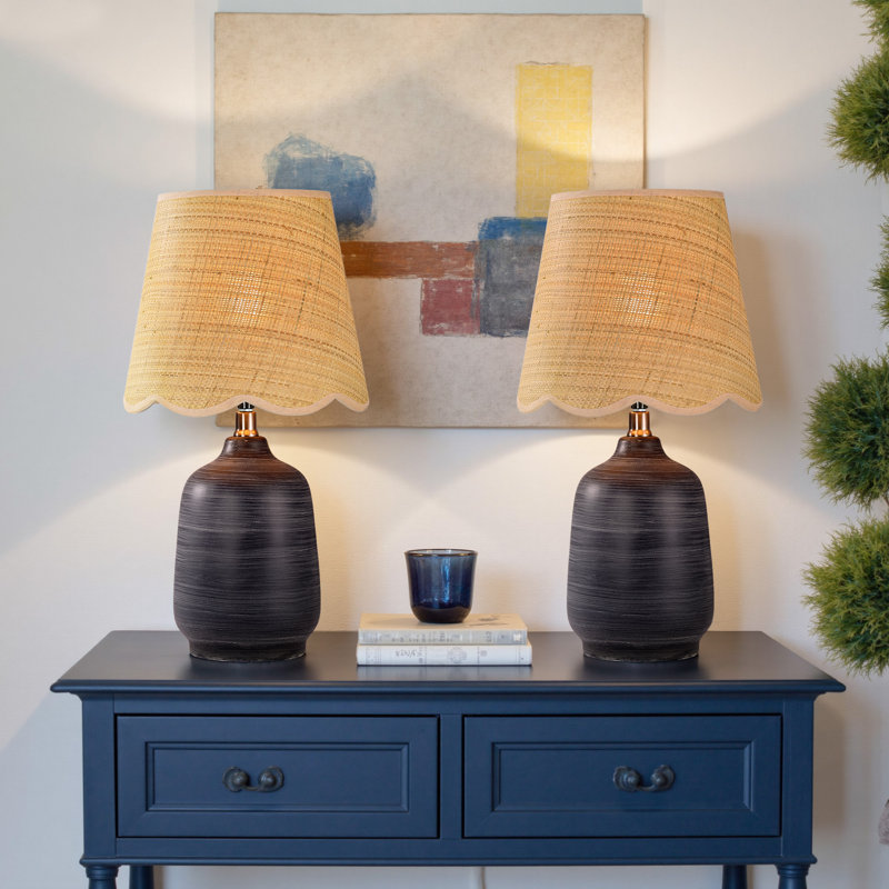 Lampe de table en céramique avec abat-jour festonné, Striped Black