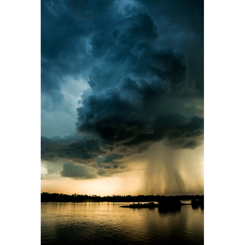 «Storm Clouds» par Konoplytska - photographie sur toile tendue, H 18 po x l 12 po