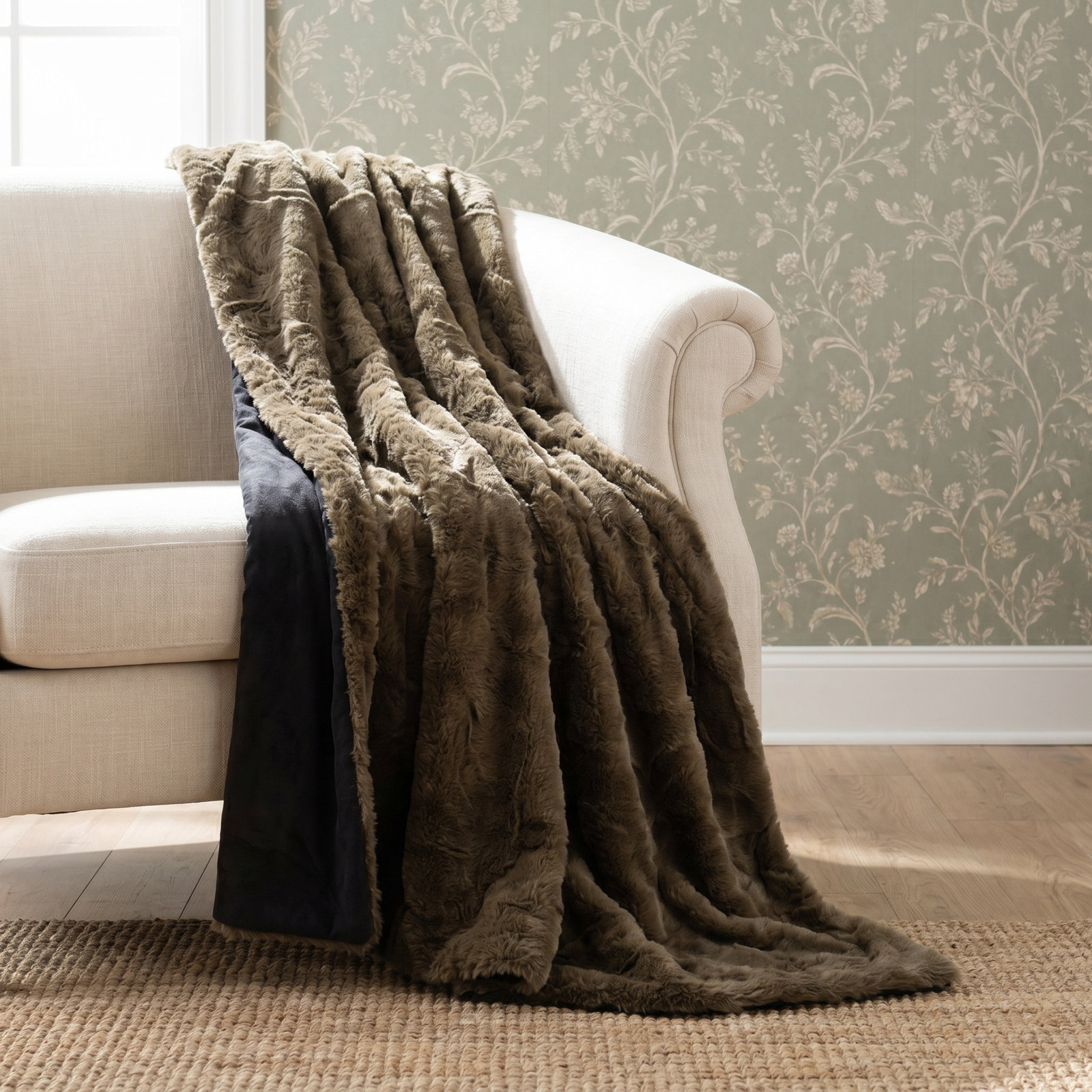 Dan Faux Fur Throw Blanket, Brown
