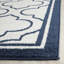 Tapis à motif géométrique ivoire / bleu marine Ammundsen-701233371