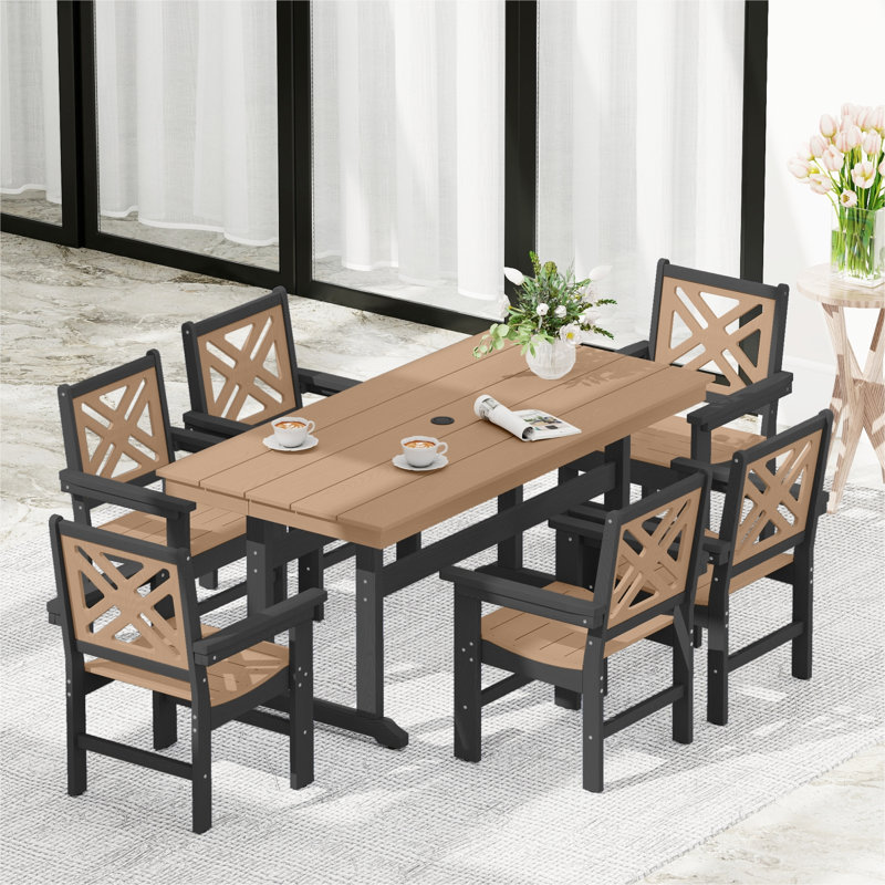 Ensemble de salle à manger d'extérieur pour 6 personnes, table et 6 chaises avec accoudoirs en PEHD imitation bois, trou pour parasol, pieds réglables.