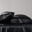 Drap de luxe noir 7 pièces en satin 100% satin, froissé, doux sur les cheveux, 1 plat, 2 ajustés, 4 taies d'oreiller à surface lisse, réduit les frisottis,